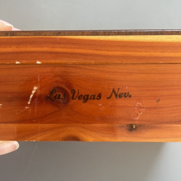 Vintage Unicorn wooden trinket box, from Las Vegas, Nevada - Picture 5 of 13